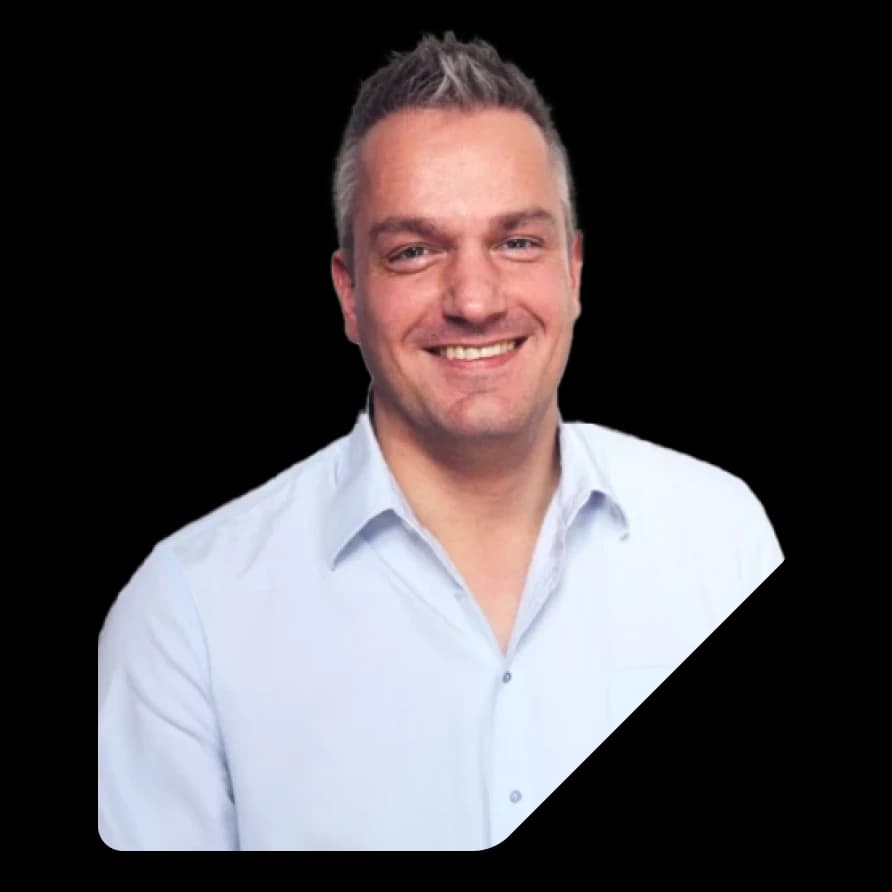 Porträt von Ingo Brockmann von Sunbelt Rentals, der lächelnd in die Kamera blickt.
