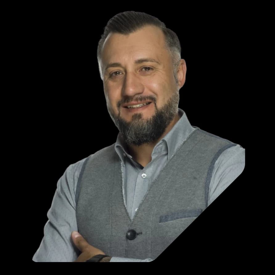 Portrait of Waldemar Maier, a Candis customer testimonial, wearing a shirt and gray vest