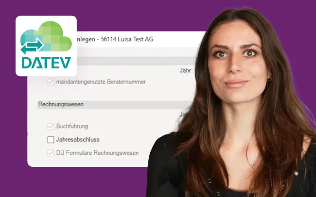 Frau vor einer DATEV-Oberfläche für Zahlungsverkehr und Mahnwesen